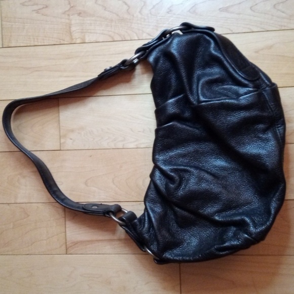 Simply Vera Wang Black Leather Ruched Handbag - Picture 1 of 7